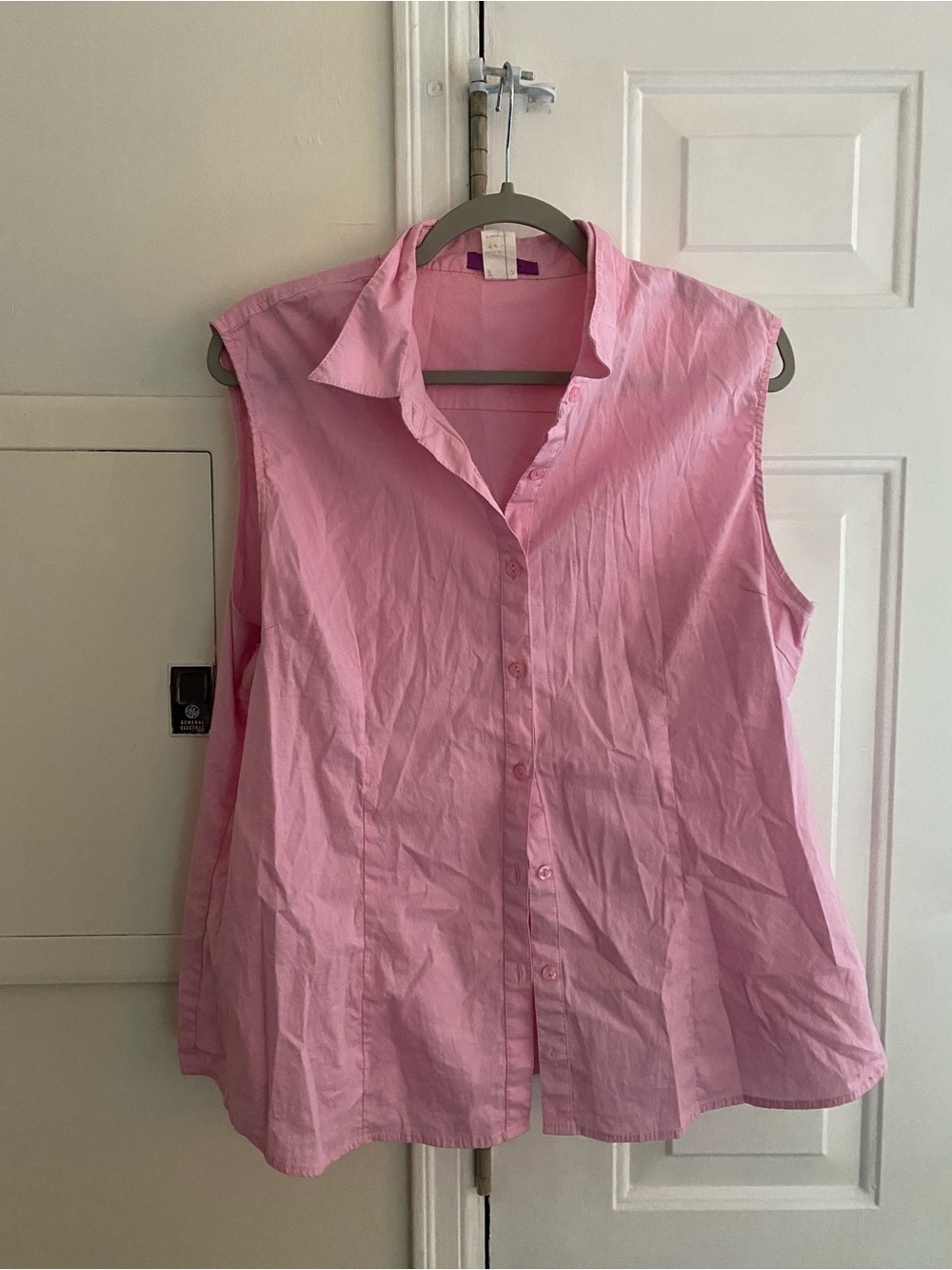 Sleeveless Pink Button-Down Shirt - Classic Collared Women’s Top